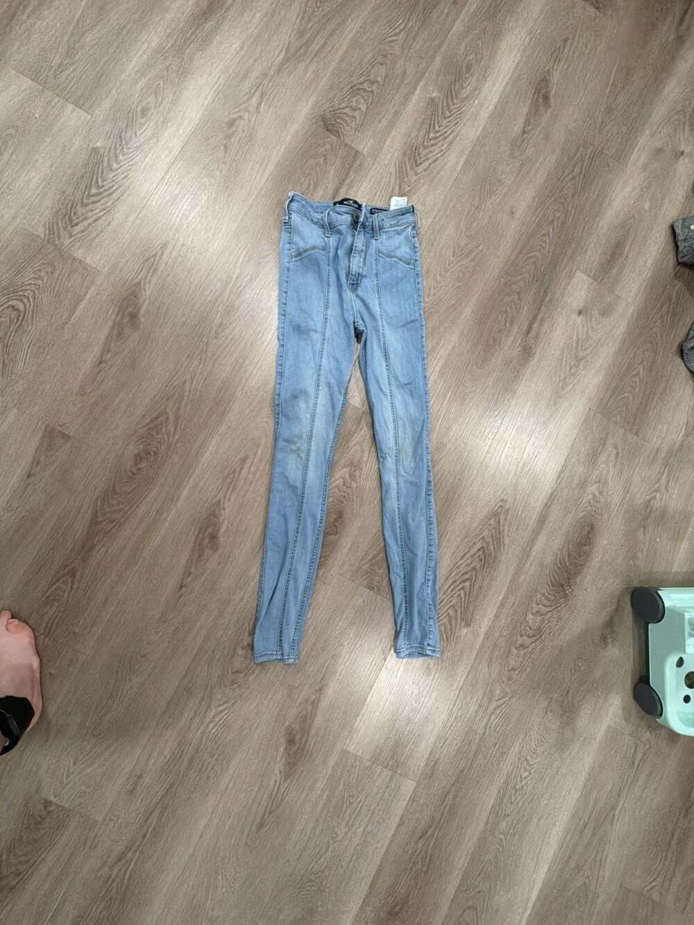 Hollister Ultra High Rise Jean Legging 26x30 Light Wash Seamed